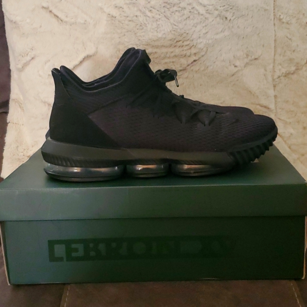 Lebron 16 Low Black